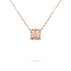 Колье Van Cleef & Arpels VCARO2EE00 Perlée clovers