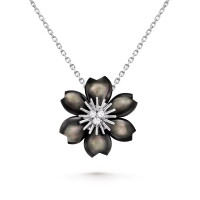 Колье Van Cleef & Arpels VCARP7TI00 Rose de Noël